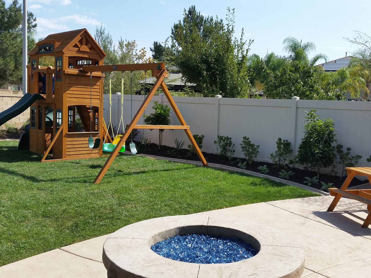 Family-friendly rear yard